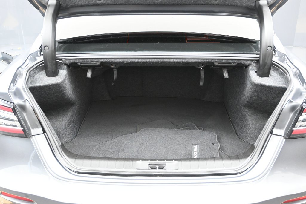 Used 2022 Nissan Maxima SV w/ Floor Mat Group FWD image 11