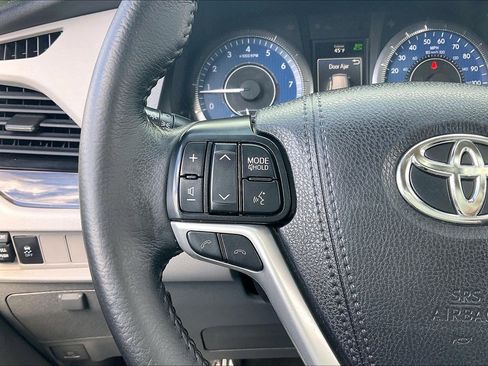 Used 2019 Toyota Sienna XLE image 23