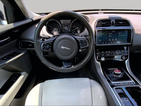 Used 2019 Jaguar XE Premium AWD/4WD image 6