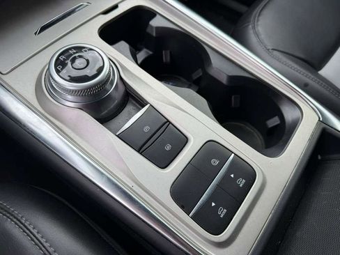 Used 2022 Ford Explorer XLT w/ Equipment Group 202A image 14