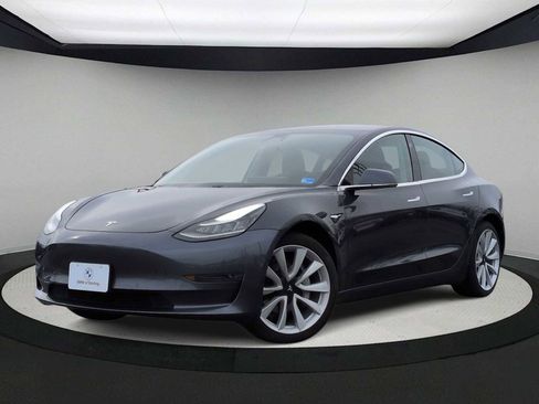 Used 2019 Tesla Model 3 Standard Range Plus image 1