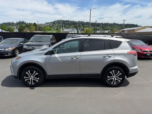 Used 2016 Toyota RAV4 LE FWD image 6
