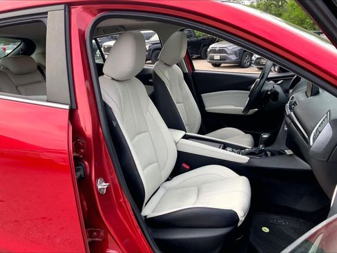 Used 2018 MAZDA MAZDA3 Grand Touring w/ Premium Equipment Package FWD image 9