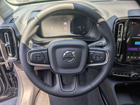 New 2026 Volvo XC40 B5 Core w/ Protection Package Premier image 10