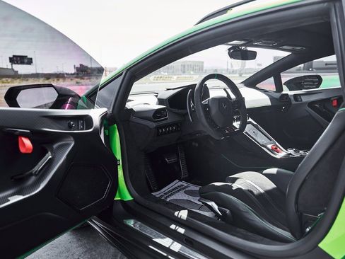 Used 2024 Lamborghini Huracan Sterrato image 31