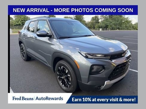 Used 2021 Chevrolet TrailBlazer LT w/ Convenience Package FWD image 1