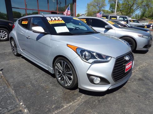 Used 2016 Hyundai Veloster Turbo FWD image 3