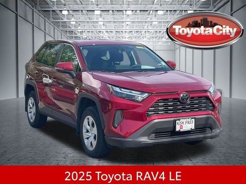 Used 2025 Toyota RAV4 LE AWD/4WD image 1
