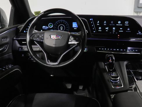 Certified 2023 Cadillac Escalade ESV Sport w/ LPO, ONYX Package AWD/4WD image 28