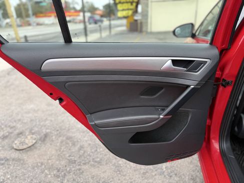 Used 2015 Volkswagen Golf S FWD image 19