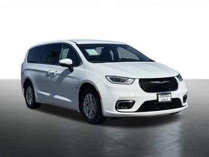 Used 2023 Chrysler Pacifica Touring-L