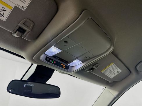 Used 2021 Chevrolet Equinox LS w/ LS Convenience Package image 12