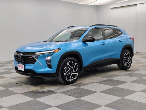 Used 2025 Chevrolet Trax RS w/ Sunroof Package image 7