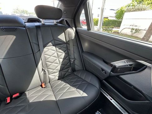 Used 2025 BMW 740i xDrive AWD/4WD image 14