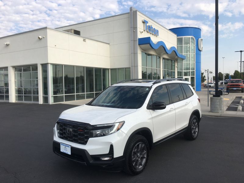 Certified 2024 Honda Passport TrailSport image 1