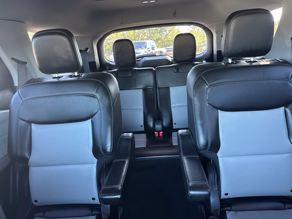 Used 2023 Ford Explorer XLT w/ Equipment Group 202A RWD image 13