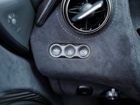 Used 2020 McLaren 720S Performance RWD image 33