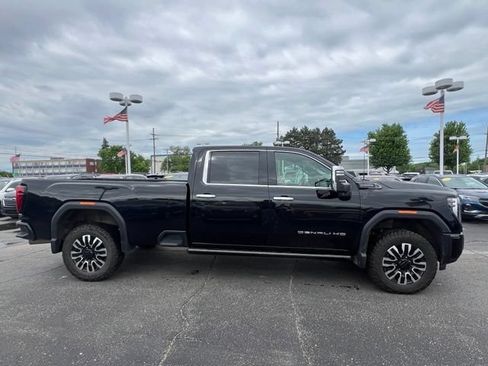 Used 2024 GMC Sierra 3500 Denali Ultimate AWD/4WD image 6