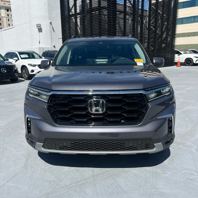 Used 2023 Honda Pilot Touring image 7