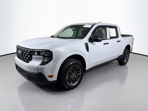 Certified 2025 Ford Maverick XL FWD image 3