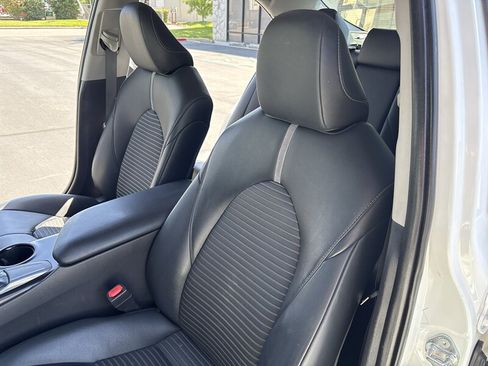 Used 2019 Toyota Camry SE w/ Convenience Package FWD image 23