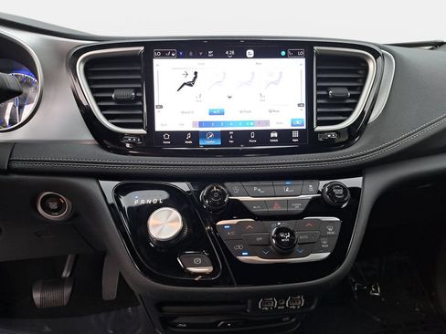 Certified 2023 Chrysler Pacifica Touring-L w/ Uconnect Theater Family Group AWD/4WD image 21