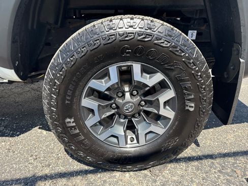 Used 2023 Toyota Tacoma TRD Off-Road w/ Technology Package image 4