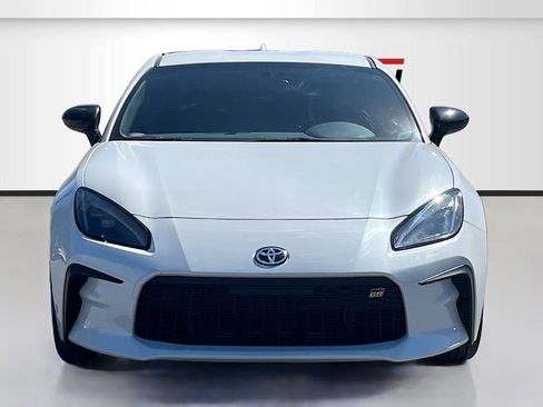 Used 2024 Toyota GR86 RWD image 2