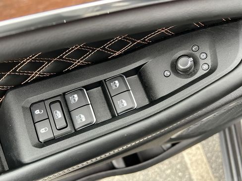 Used 2025 Jeep Grand Cherokee Summit image 20