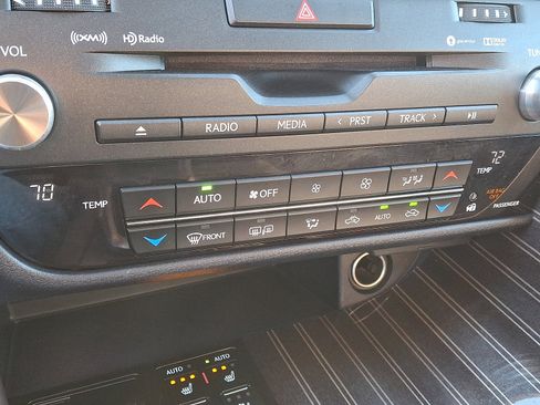 Used 2016 Lexus RX 450h AWD image 16