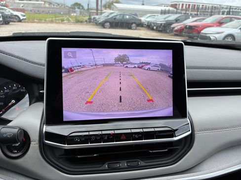 Used 2025 Jeep Compass Limited image 20