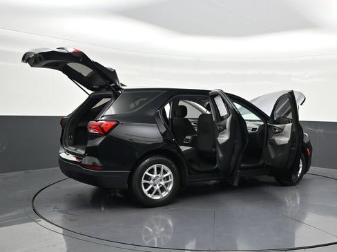 Used 2024 Chevrolet Equinox LS FWD image 32