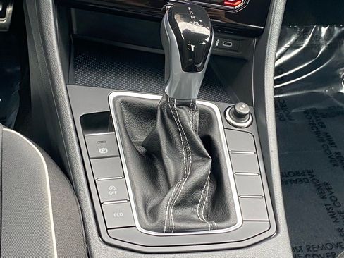 Certified 2025 Volkswagen Jetta Sport image 13