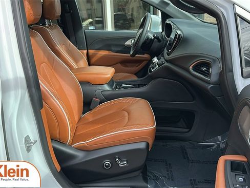 Used 2024 Chrysler Pacifica Pinnacle w/ Trailer Tow Group image 34