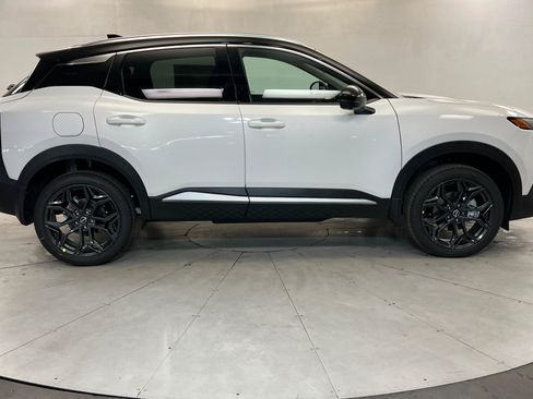 New 2026 Nissan Kicks SR FWD image 6