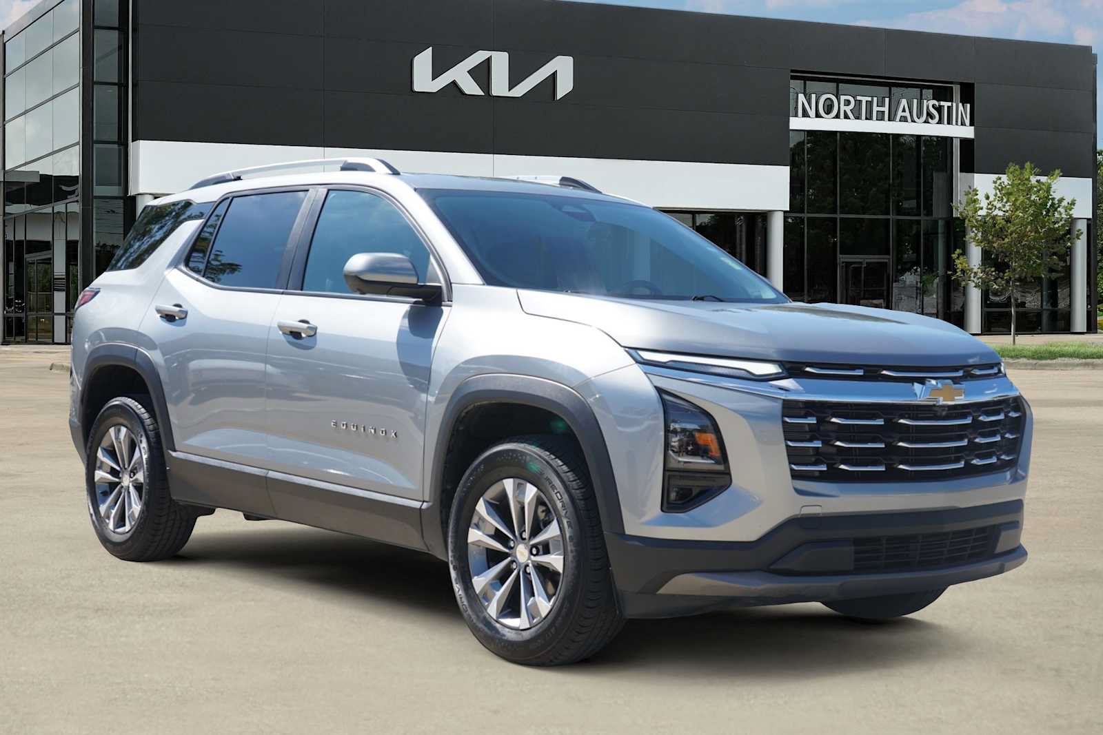 Used 2025 Chevrolet Equinox LT w/ Convenience Package II FWD image 6