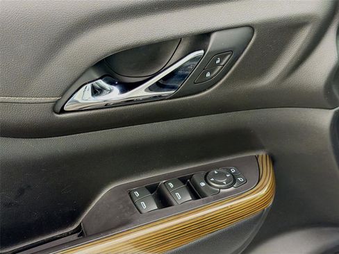 Used 2020 GMC Acadia SLE w/ Driver Convenience Package image 18