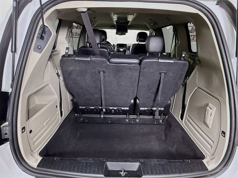 Used 2014 Chrysler Town & Country Touring-L w/ Driver Convenience Group image 29