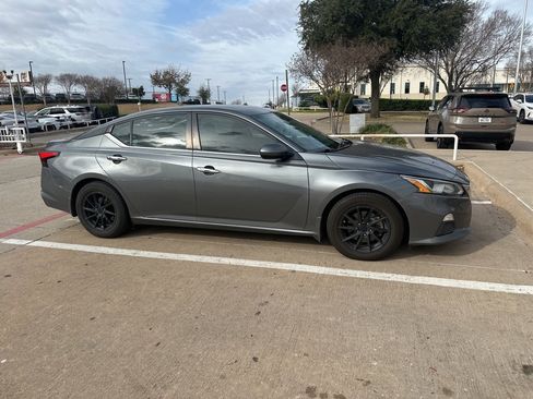 Used 2020 Nissan Altima 2.5 S image 3