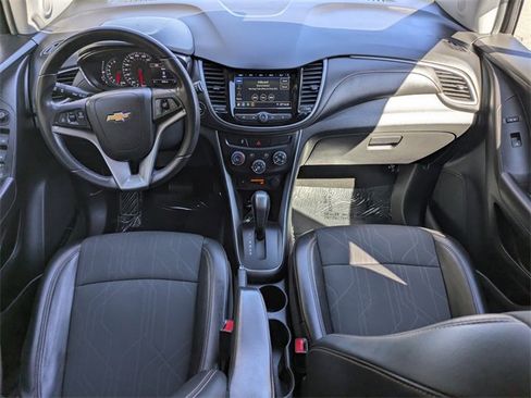 Used 2019 Chevrolet Trax LT w/ LT Convenience Package image 4
