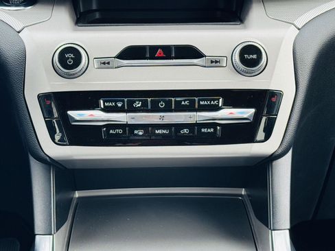 Used 2023 Ford Explorer XLT w/ Equipment Group 202A image 24