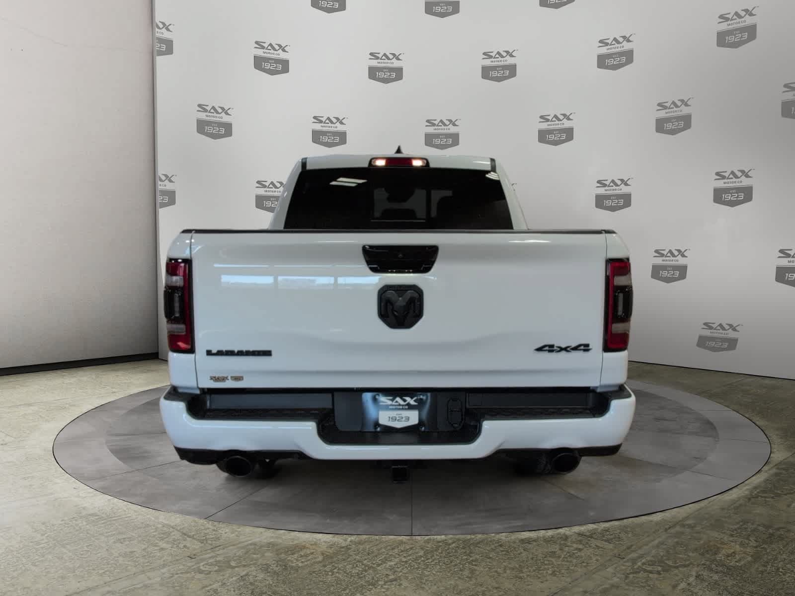 Used 2024 RAM 1500 Laramie AWD/4WD image 4