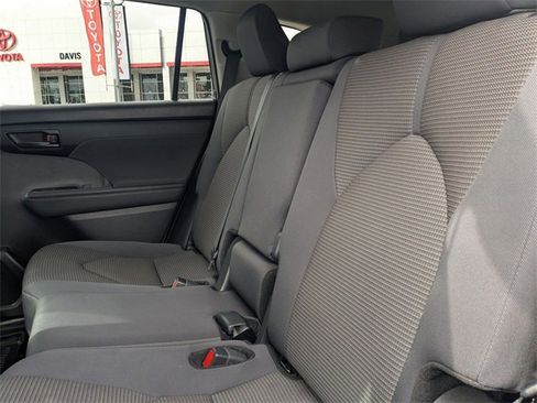 Certified 2024 Toyota Highlander LE image 27