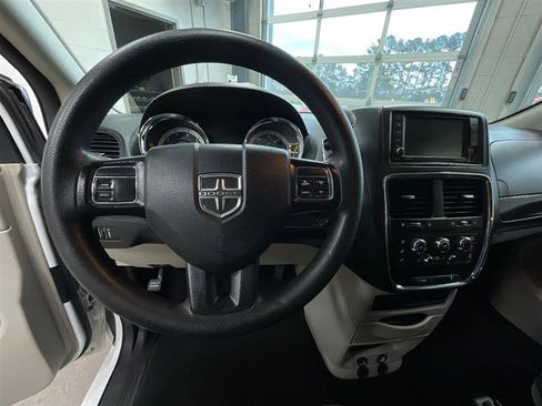 Used 2019 Dodge Grand Caravan SE image 14
