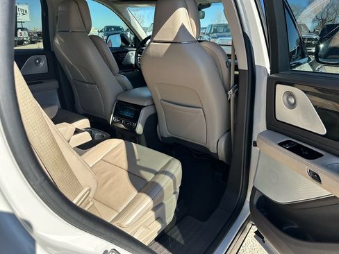 Used 2022 Lincoln Aviator Reserve w/ Equipment Group 201A AWD/4WD image 18