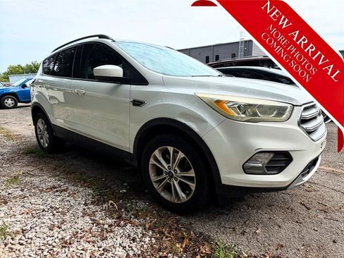 Used 2017 Ford Escape SE w/ Equipment Group 201A AWD/4WD image 1