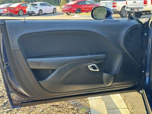 Used 2016 Dodge Challenger SXT w/ Driver Convenience Group image 17