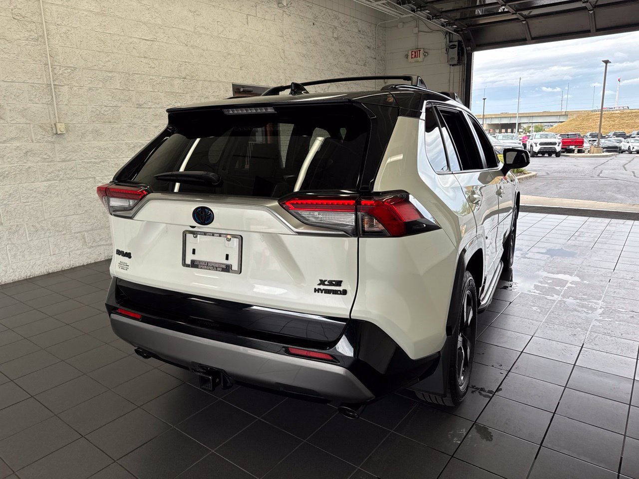Used 2021 Toyota RAV4 XSE w/ XSE Grade Weather Package AWD/4WD image 7