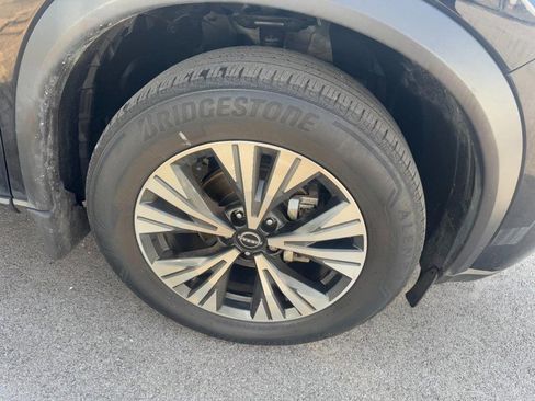Used 2023 Nissan Rogue SV image 4
