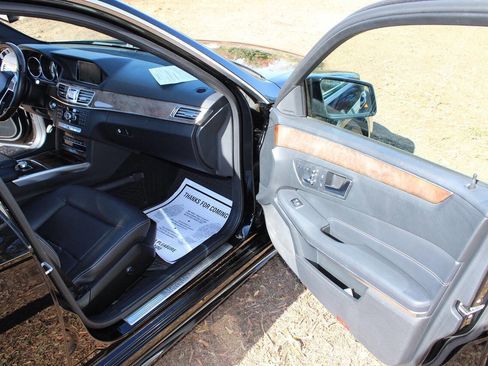 Used 2014 Mercedes-Benz E 350 E 350 Sport 4MATIC AWD 4dr Sed image 39